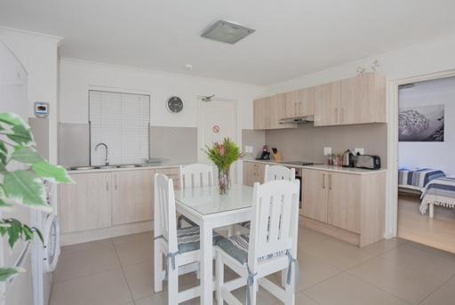 Luxury Beachfront In Big Bay- 2 Bedroom * Cape Town